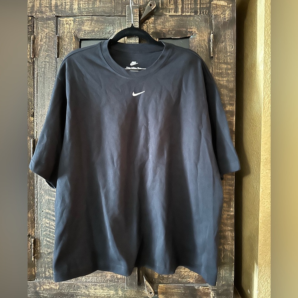 Nike Women’s NWT Black Loose Fit Short Sleeve Tee XL